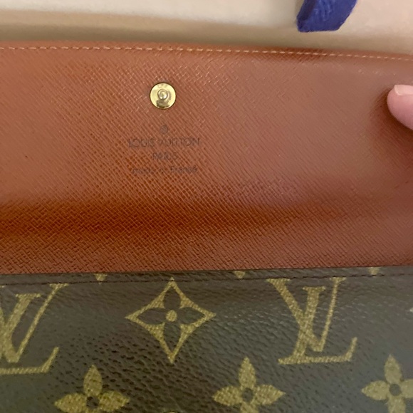 Louis Vuitton International Wallet - Picture 5 of 15